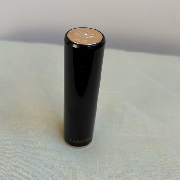 Lipstick - Lancôme L'absolu Rouge Cream Classic Red Lipstick💄in 132 Caprise. - Picture 10 of 14